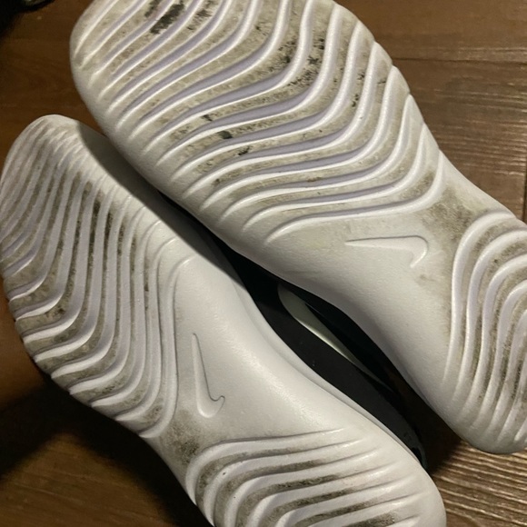 Nike shoes - Picture 4 of 4